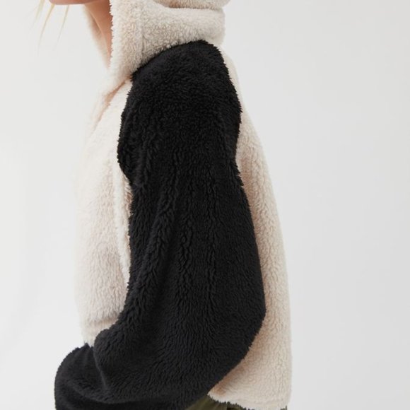 URBAN OUTFITTERS Tilly Faux Fur Hoodie Sweatshirt - Picture 10 of 10